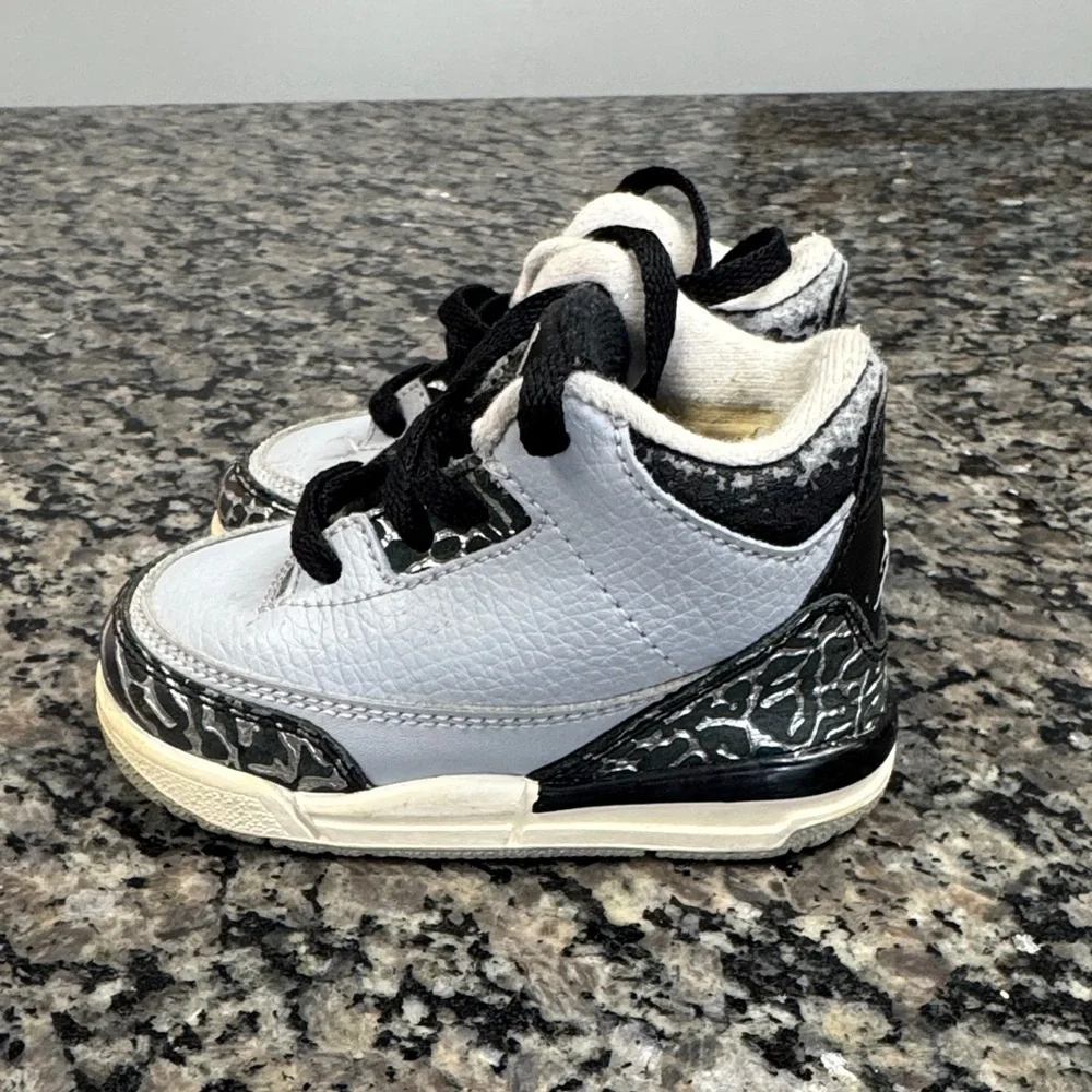 Jordan toddler Gray and Black Sneakers EUC 4 - Picture 4 of 10